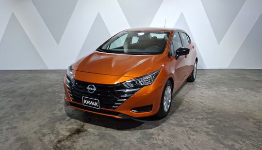 Nissan • Versa