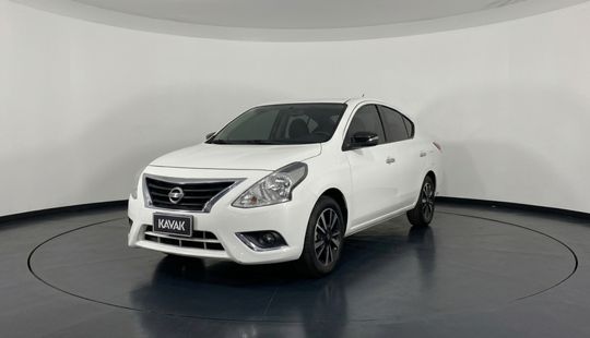 Nissan • Versa
