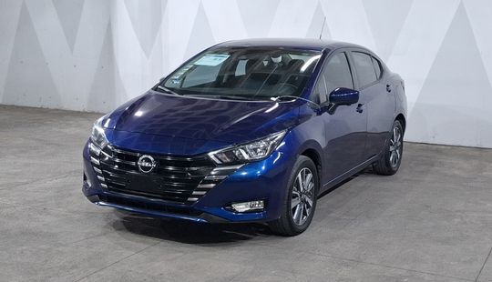 Nissan • Versa