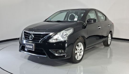Nissan • Versa