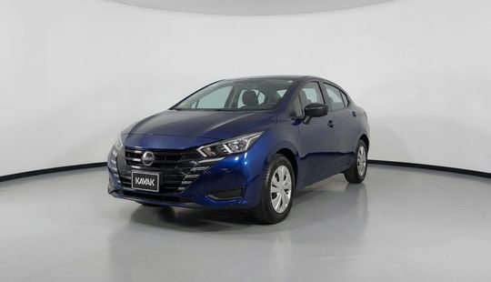 Nissan • Versa