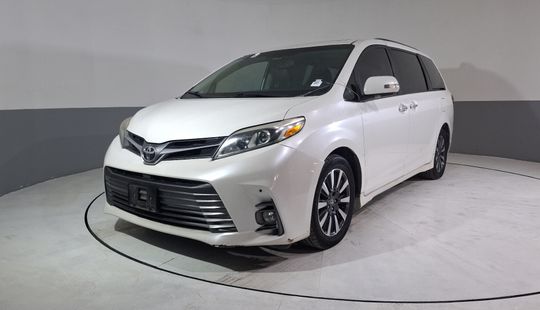 Toyota • Sienna