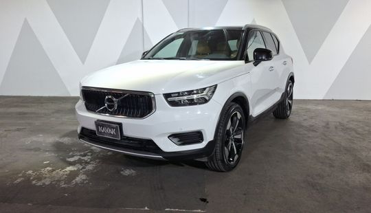 Volvo • XC40