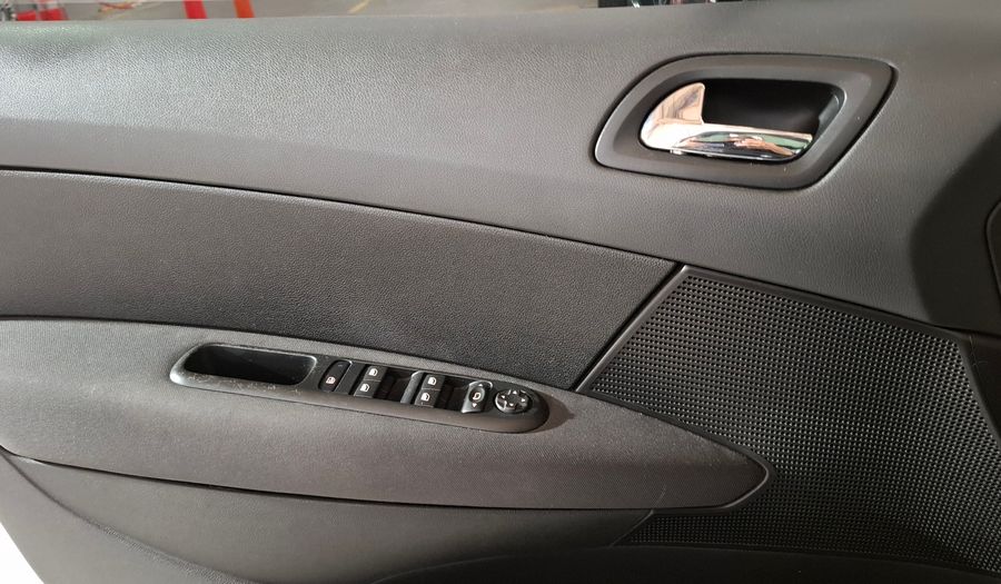 Peugeot 308 1.6 ALLURE Hatchback 2016