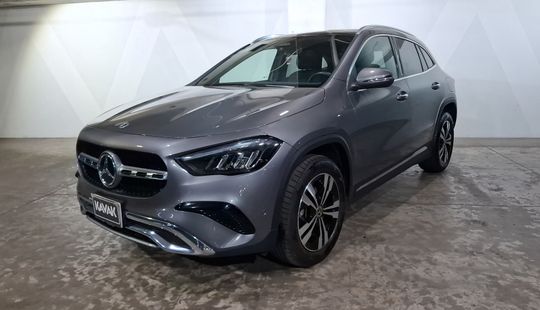 Mercedes Benz • Clase GLA