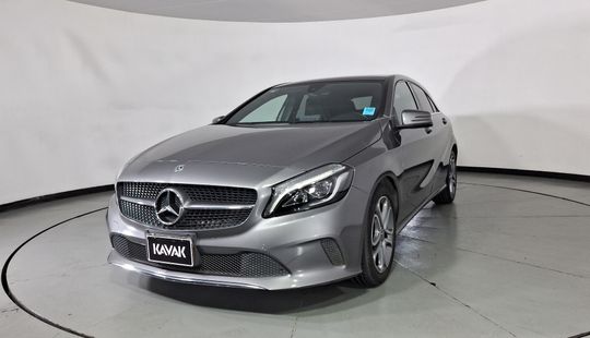 Mercedes Benz • Clase A