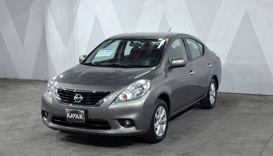 Nissan • Versa