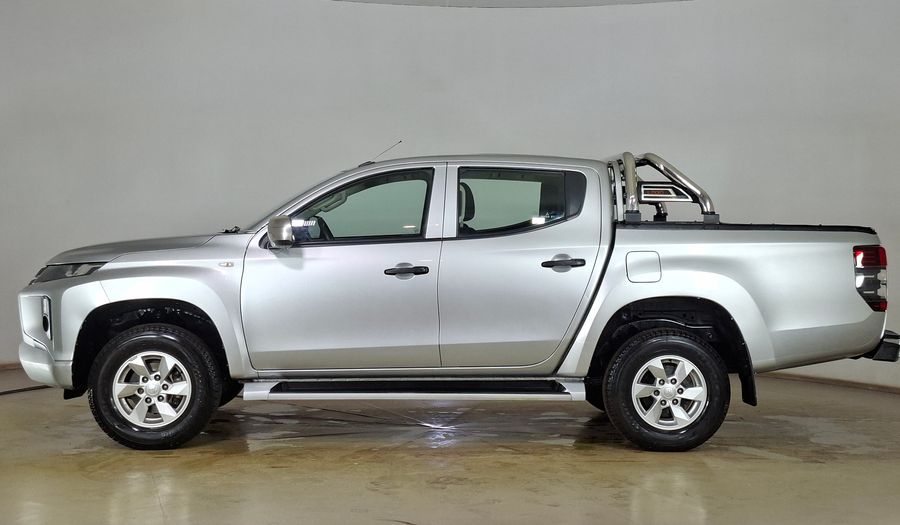 Mitsubishi L200 2.4 TD WORK DC CR Pickup 2021