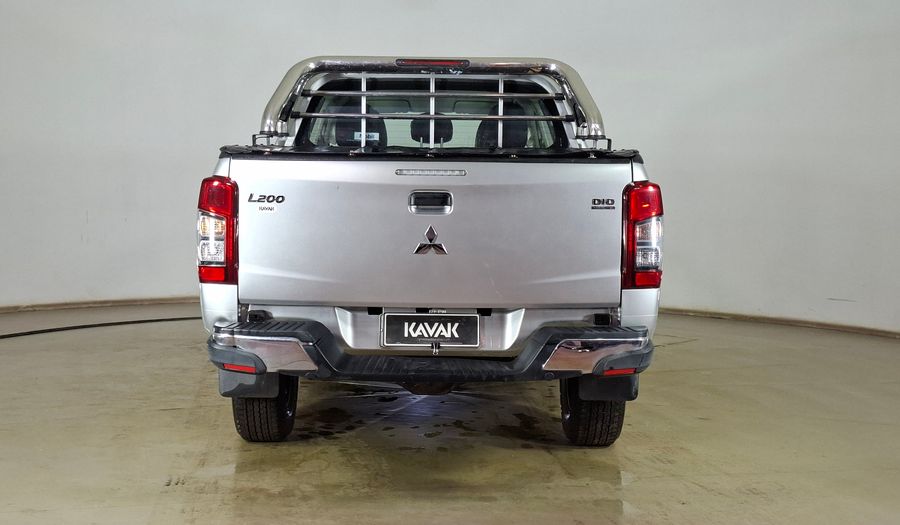 Mitsubishi L200 2.4 TD WORK DC CR Pickup 2021