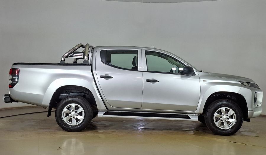 Mitsubishi L200 2.4 TD WORK DC CR Pickup 2021