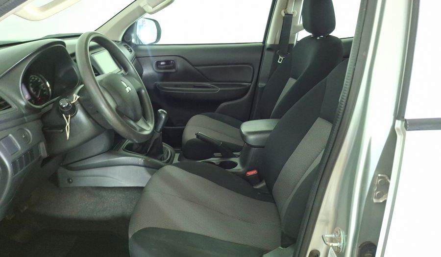 Mitsubishi L200 2.4 TD WORK DC CR Pickup 2021