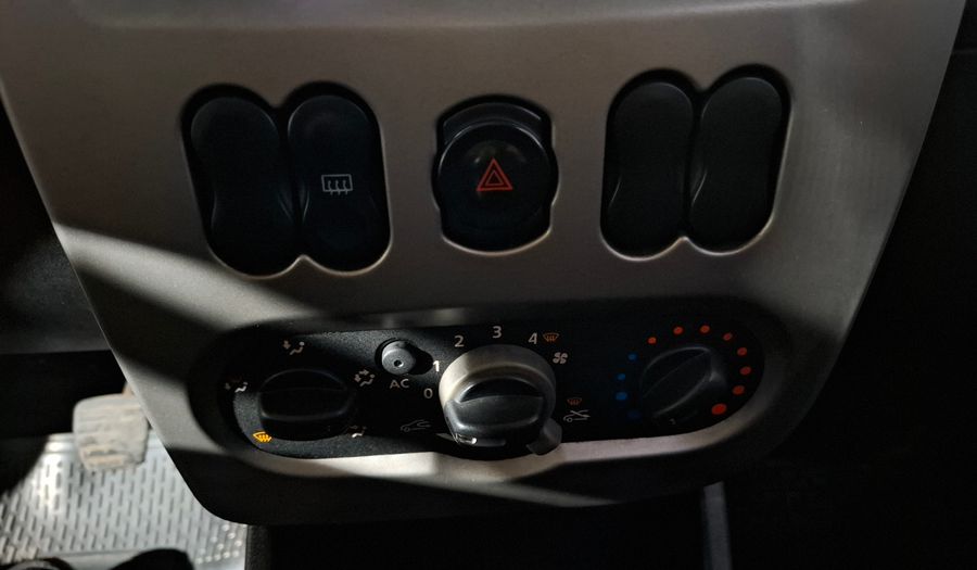Renault Sandero 1.6 16V Hatchback 2010