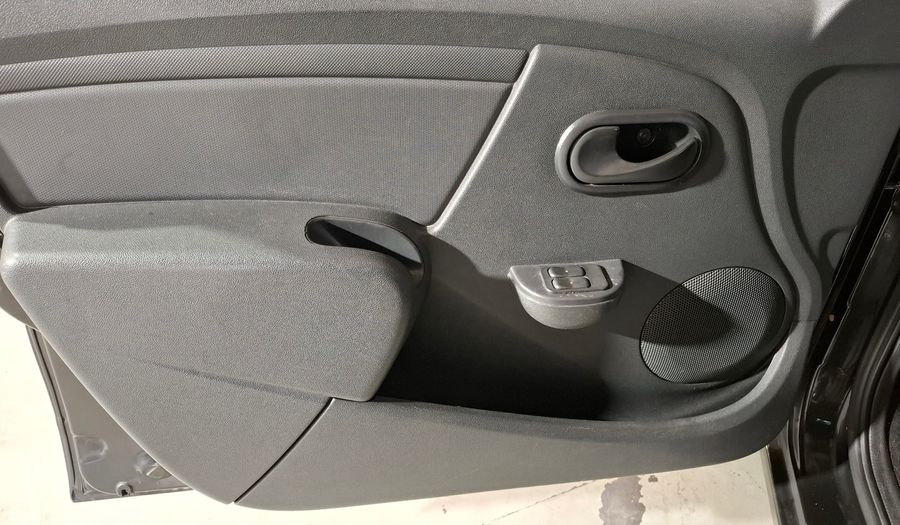 Renault Sandero 1.6 16V Hatchback 2010