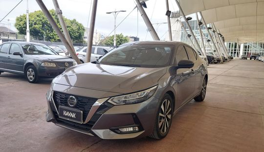 Nissan • Sentra