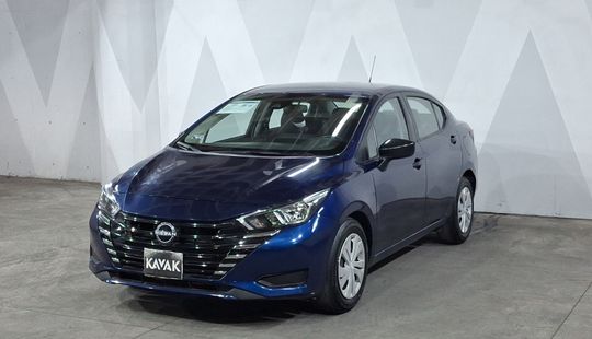 Nissan • Versa