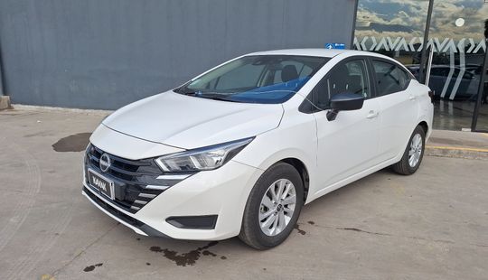 Nissan • Versa