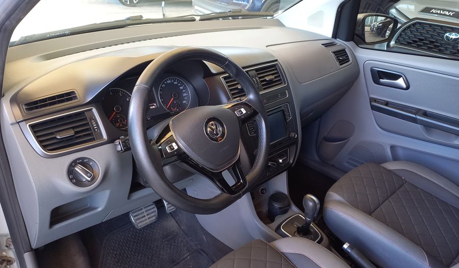 Volkswagen Fox 1.6 HIGHLINE I MOTION Hatchback 2015