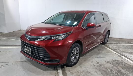 Toyota • Sienna