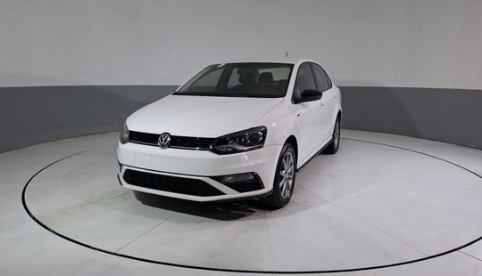 Volkswagen • Vento