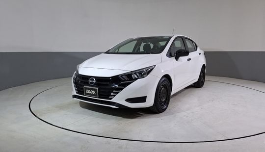 Nissan • Versa