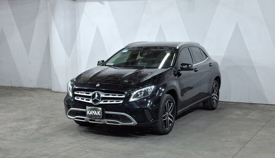 Mercedes Benz • Clase GLA