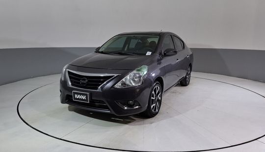 Nissan • Versa