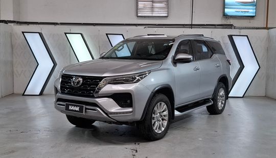 Toyota • SW4