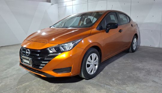 Nissan • Versa