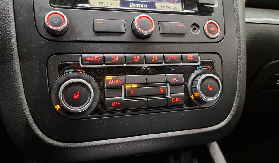 Volkswagen Vento 2.5 LUXURY TIPTRONIC Sedan 2011
