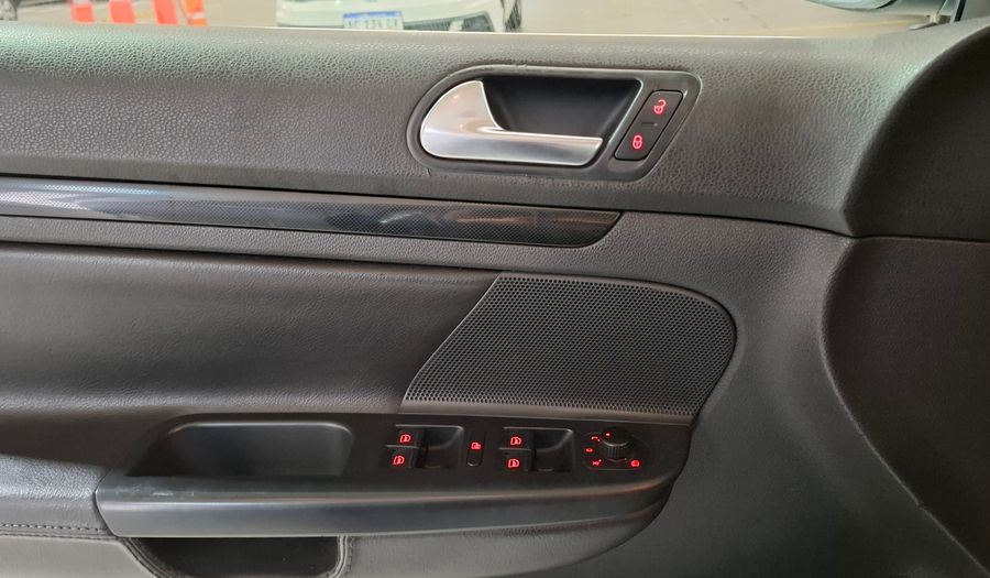 Volkswagen Vento 2.5 LUXURY TIPTRONIC Sedan 2011