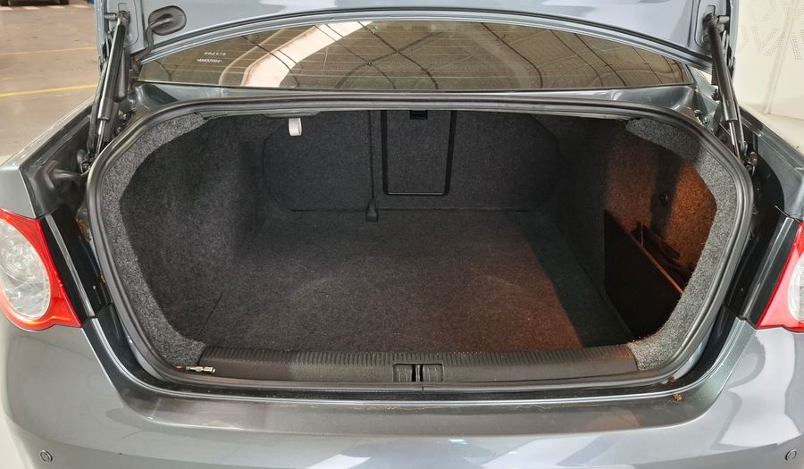 Volkswagen Vento 2.5 LUXURY TIPTRONIC Sedan 2011