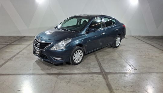 Nissan • Versa