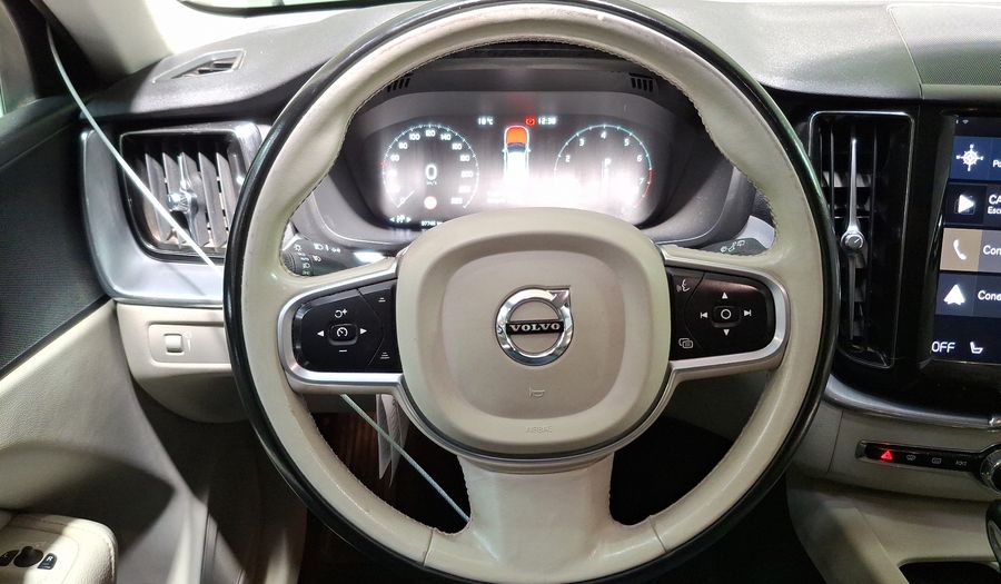 Volvo Xc60 2.0 T5 MOMENTUM AUTO 4WD Suv 2020