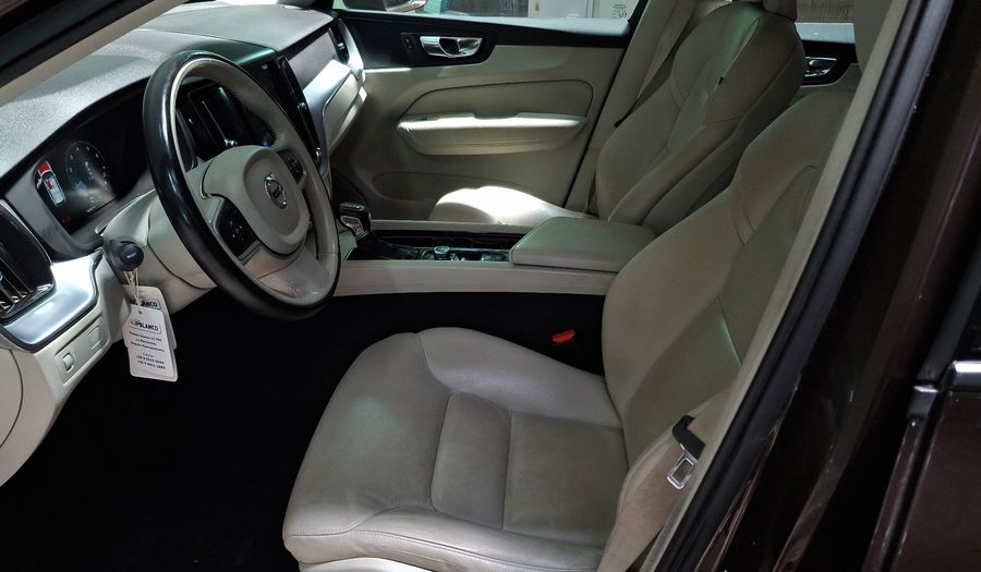 Volvo Xc60 2.0 T5 MOMENTUM AUTO 4WD Suv 2020