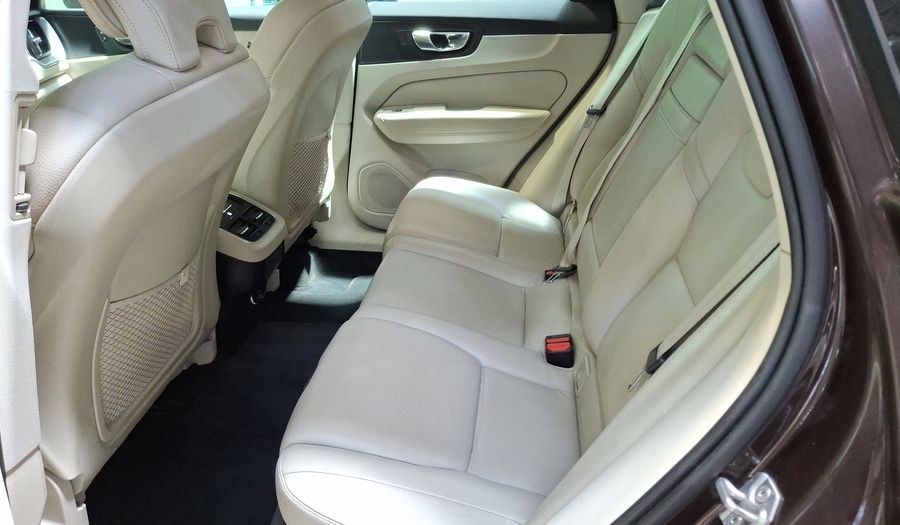 Volvo Xc60 2.0 T5 MOMENTUM AUTO 4WD Suv 2020
