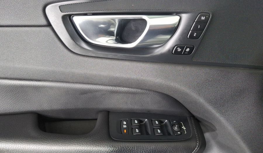 Volvo Xc60 2.0 MOMENTUM T5 AUTO AWD Suv 2019