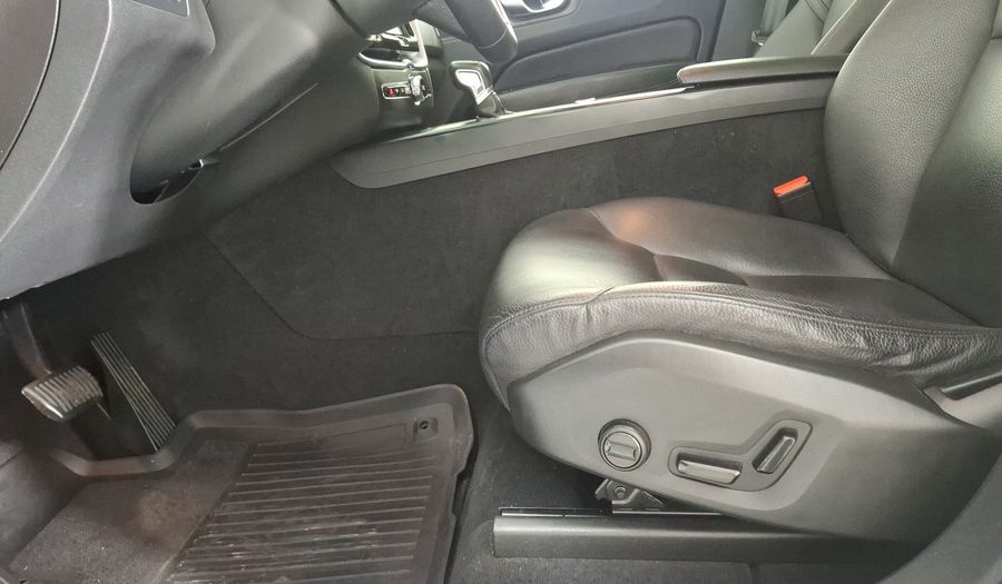 Volvo Xc60 2.0 MOMENTUM T5 AUTO AWD Suv 2019