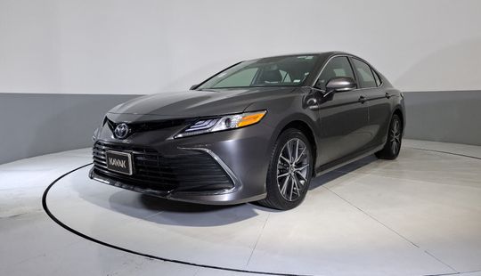 Toyota • Camry
