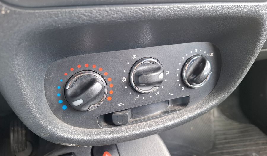 Renault Clio 1.1 CONFORT Hatchback 2014