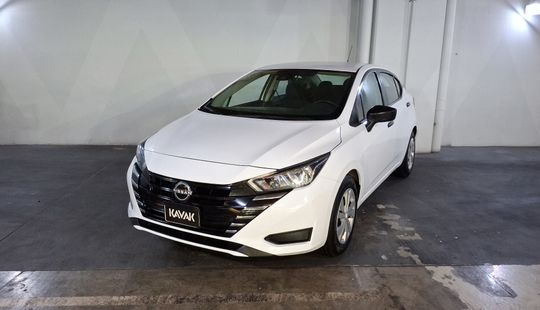 Nissan • Versa