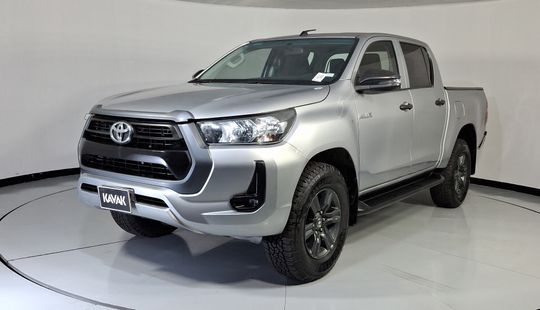 Toyota • Hilux
