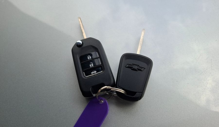 Chevrolet Onix 1.4 LTZ Hatchback 2013