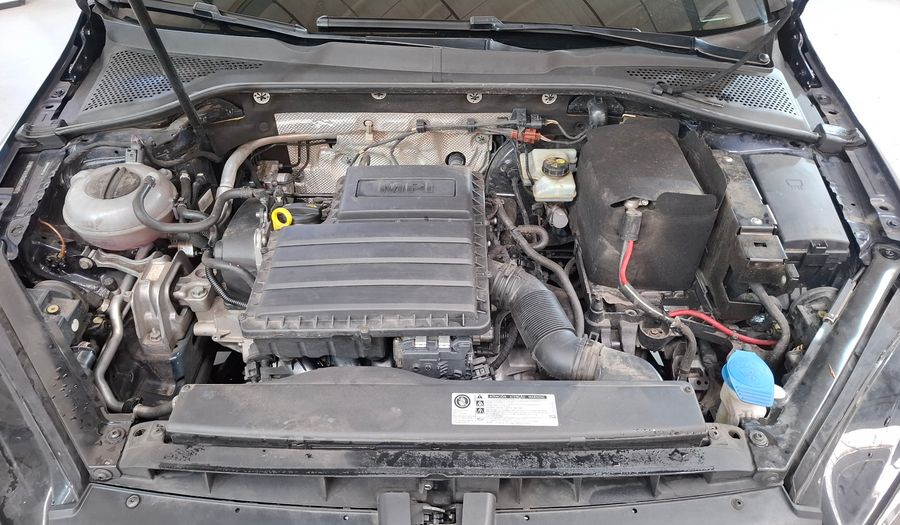 Volkswagen Golf 1.6 MPI TRENDLINE Hatchback 2016