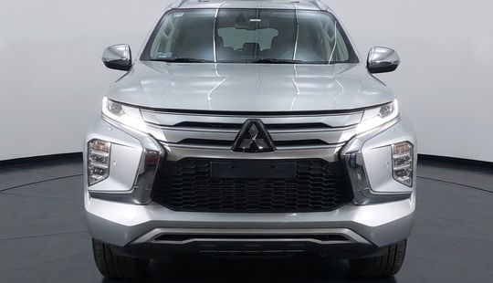 Mitsubishi • Montero