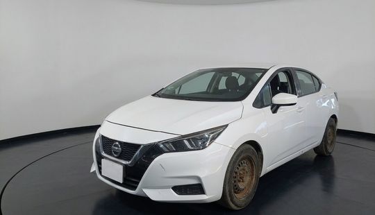 Nissan • Versa