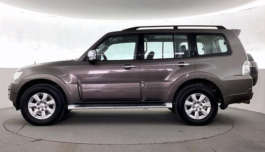 Mitsubishi • Pajero