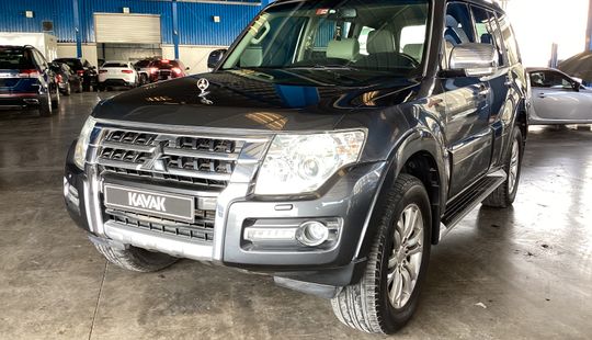 Mitsubishi • Pajero