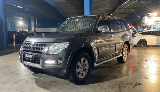 Mitsubishi • Pajero