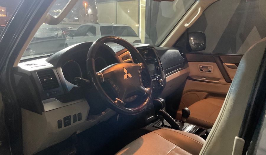 Mitsubishi Pajero 3.5 GLS LWB H/L FAB Suv 2016