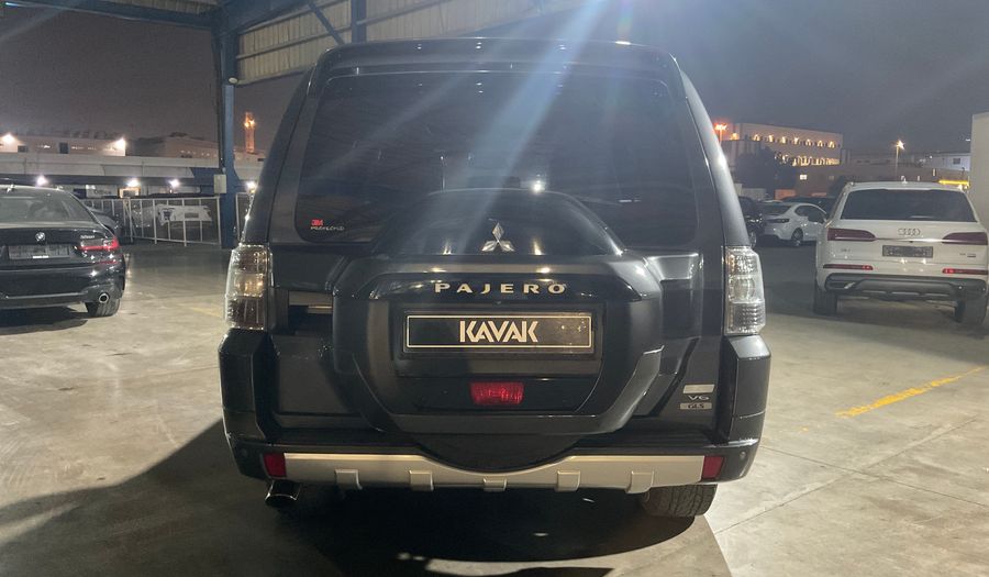 Mitsubishi Pajero 3.5 GLS LWB H/L FAB Suv 2016